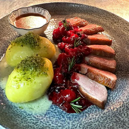 Guzulka & Restaurant 3*