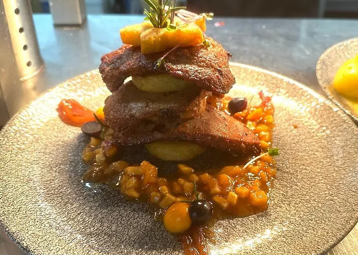 מלון דירות Guzulka & Restaurant 3*