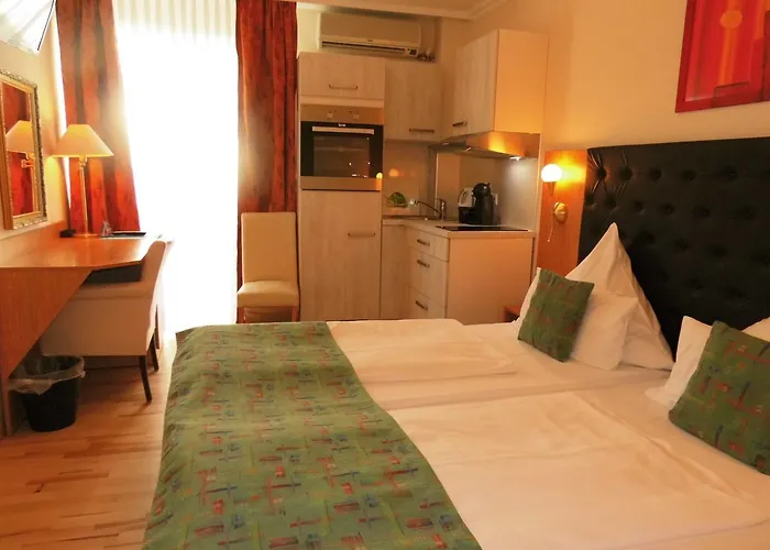 Guzulka & Restaurant מלון דירות 3*