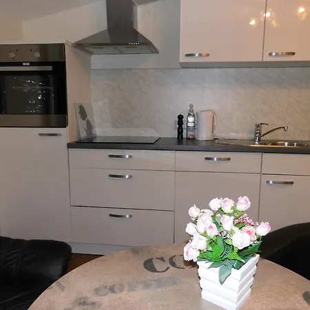 Guzulka & Restaurant Aparthotel 3*